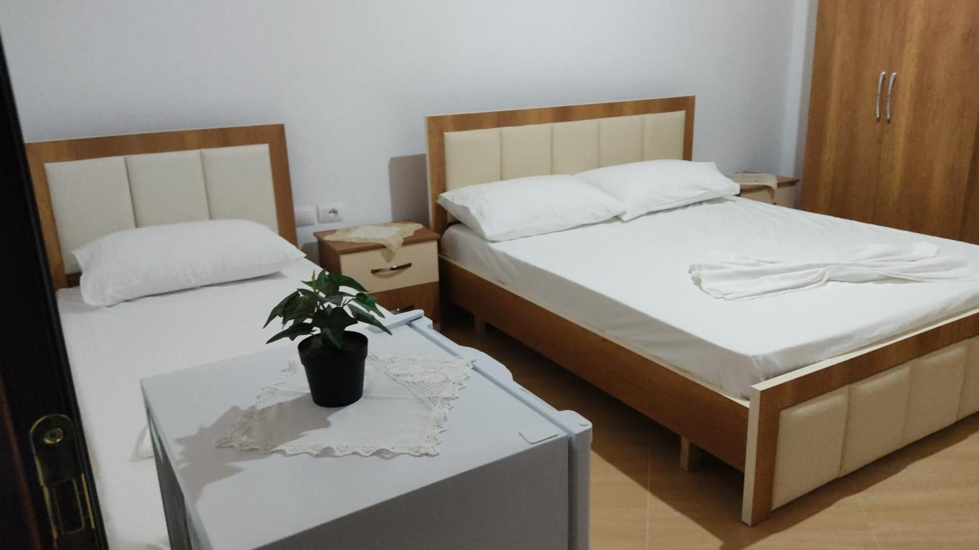 Dino Guest House Gjirokastër Buitenkant foto