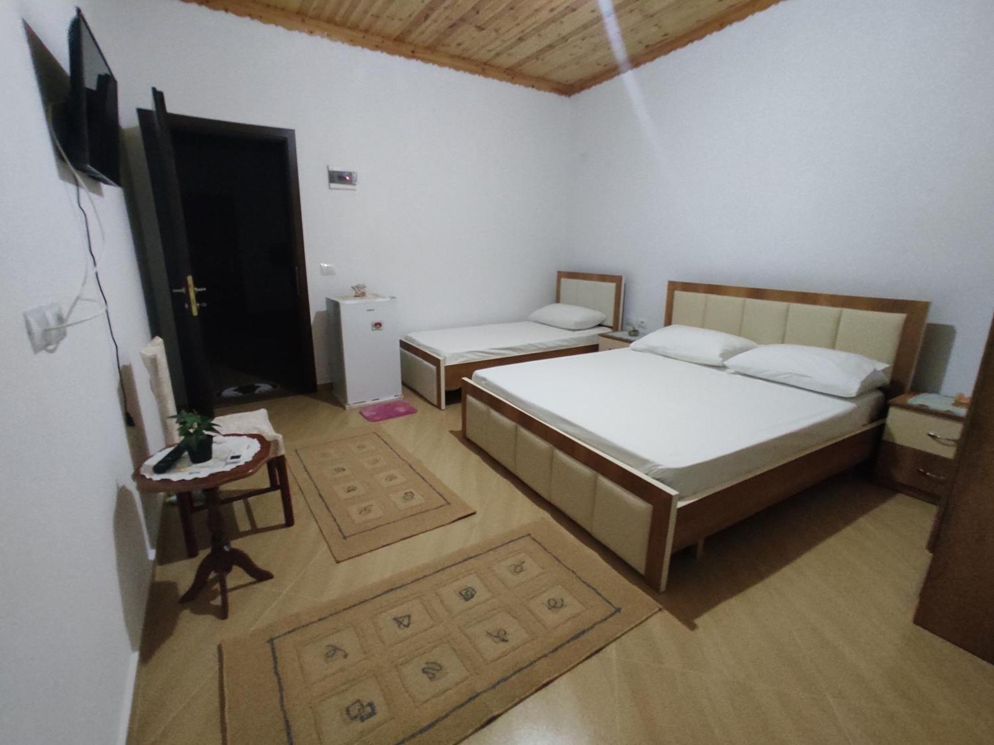 Dino Guest House Gjirokastër Buitenkant foto