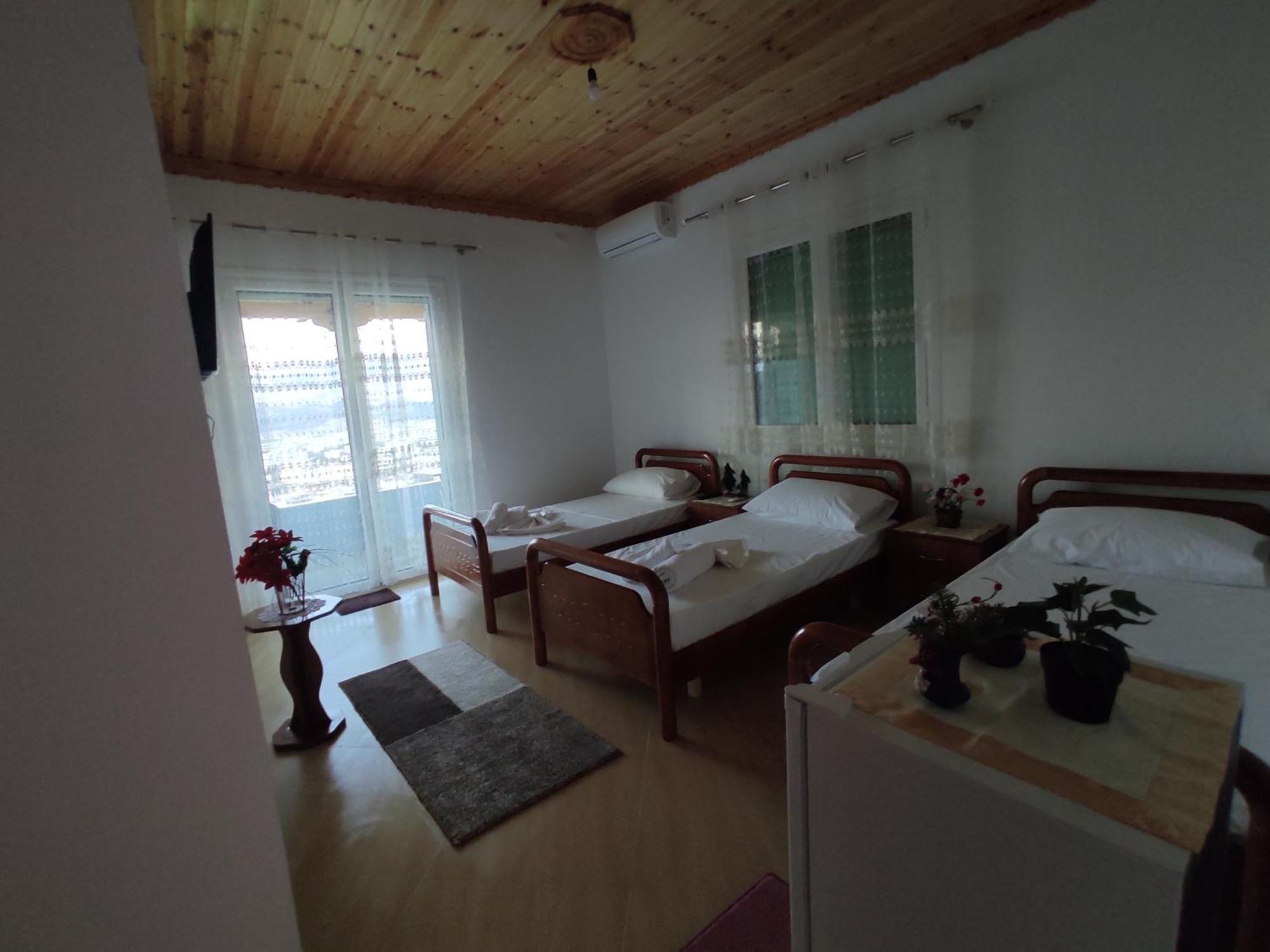 Dino Guest House Gjirokastër Buitenkant foto